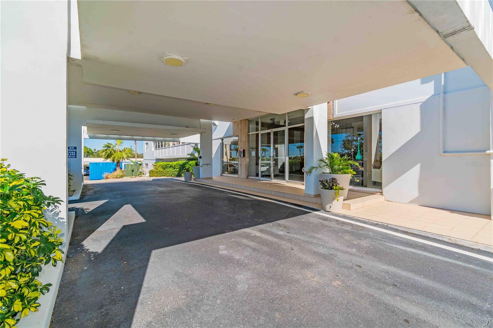 Listing photo id 7 for 7200 Sunshine Skyway Lane S 2a