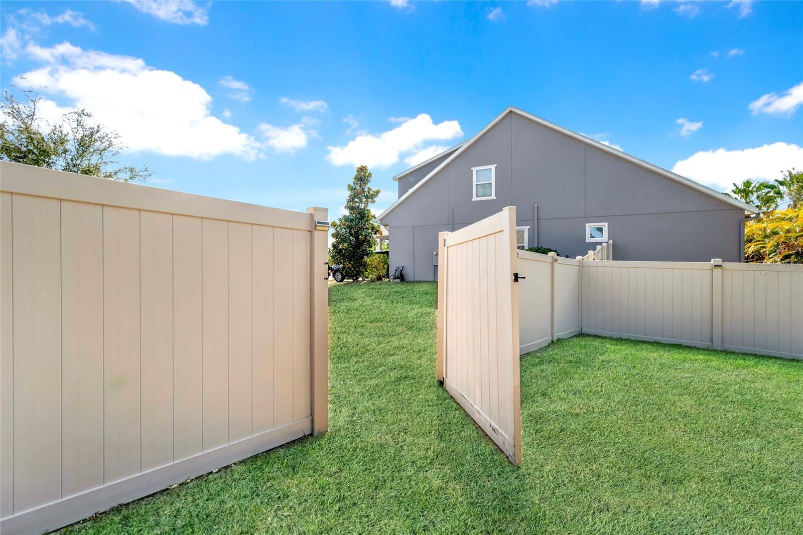 Image 42 of 67 For 3147 Mela Court