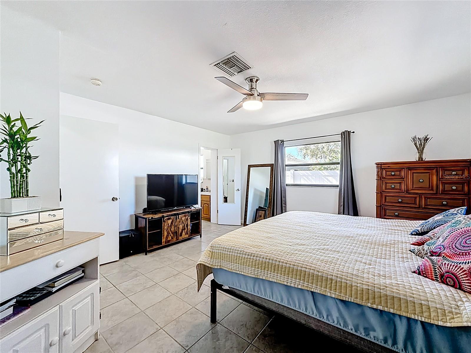 Image 13 of 33 For 1444 Orange Street