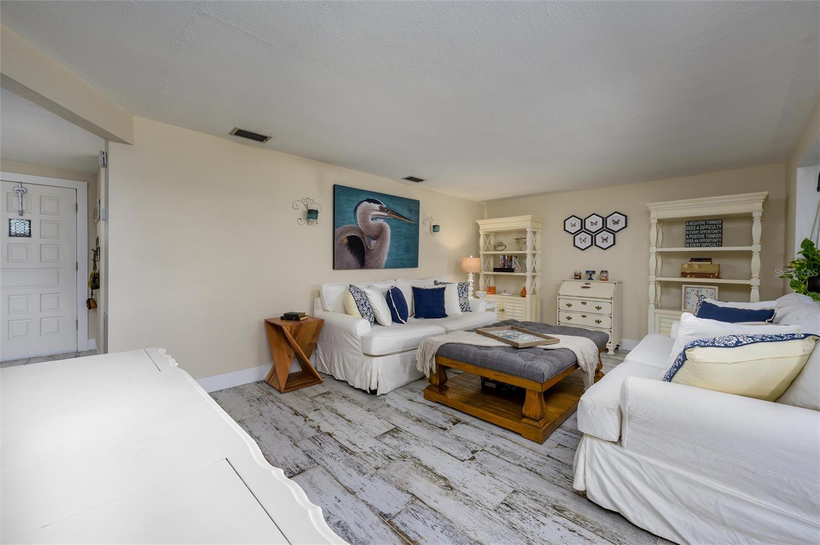 Image 13 of 39 For 1053 Grand Boulevard