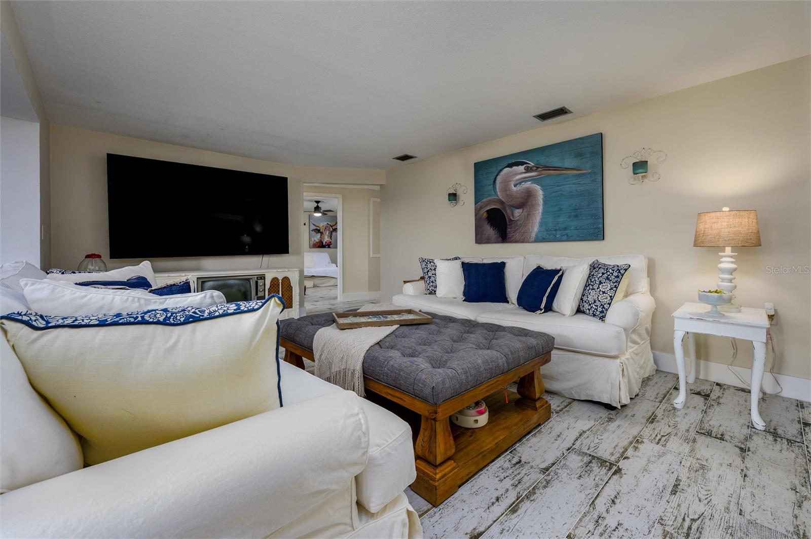 Image 16 of 39 For 1053 Grand Boulevard