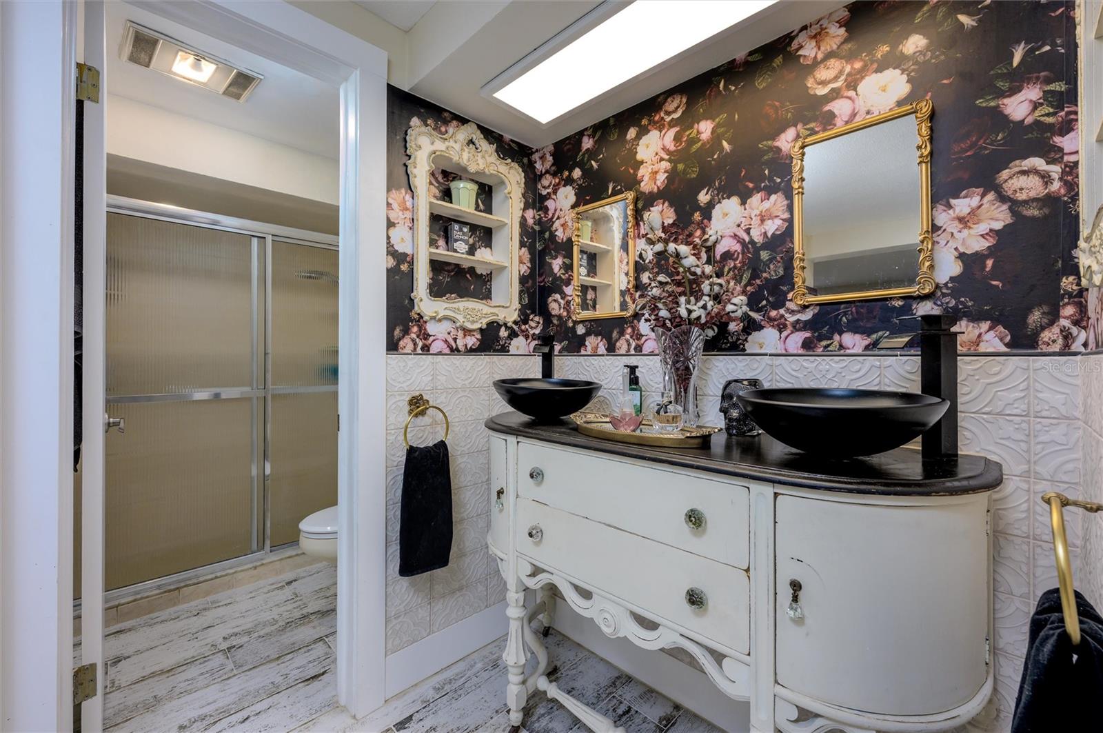 Image 17 of 39 For 1053 Grand Boulevard