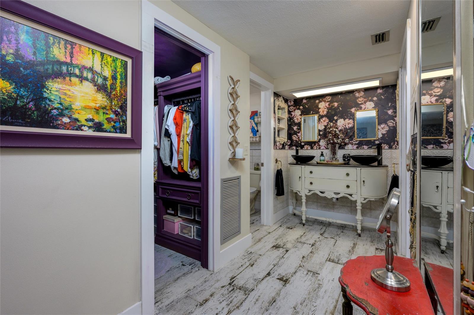 Image 19 of 39 For 1053 Grand Boulevard