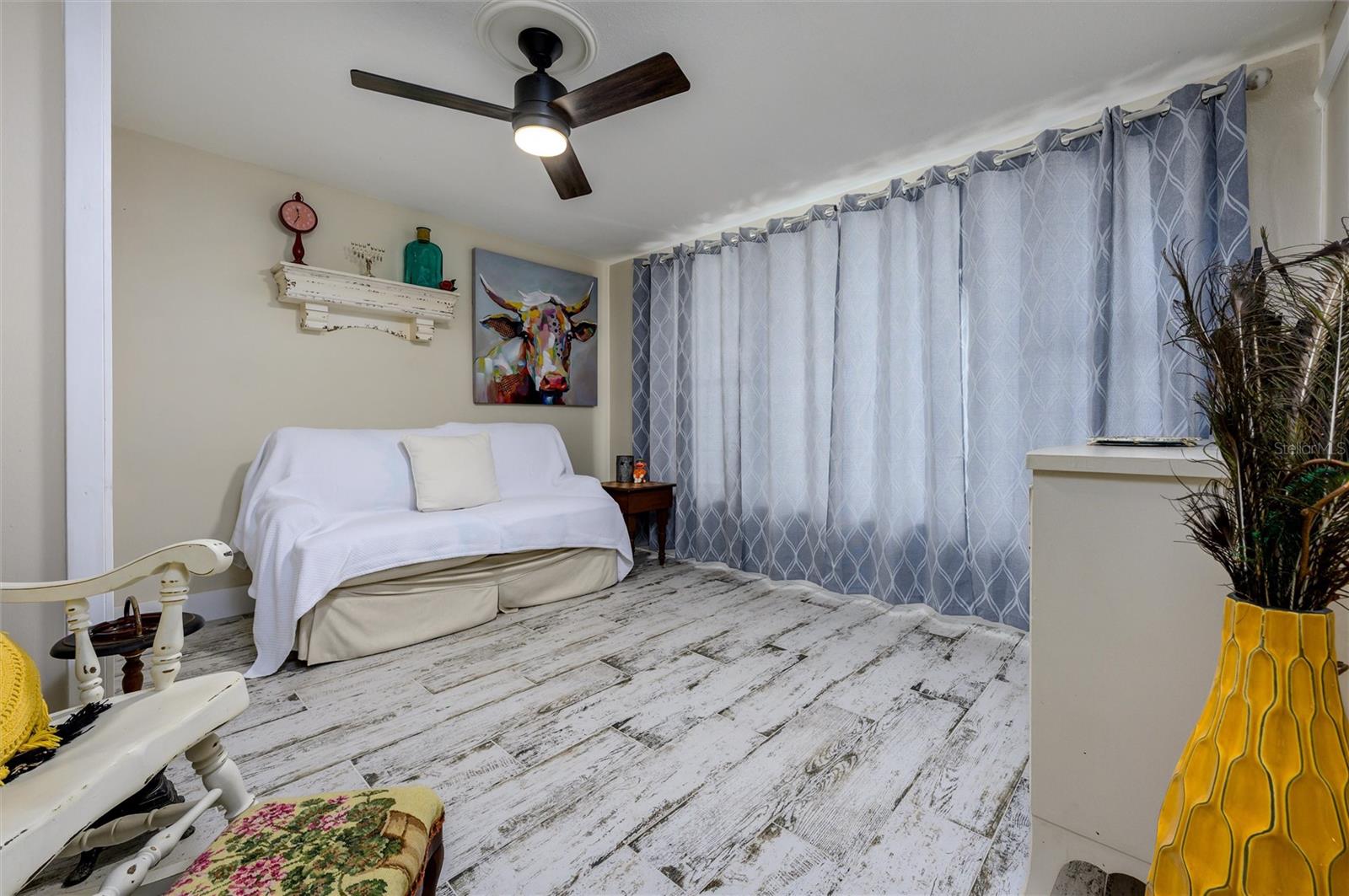 Image 23 of 39 For 1053 Grand Boulevard