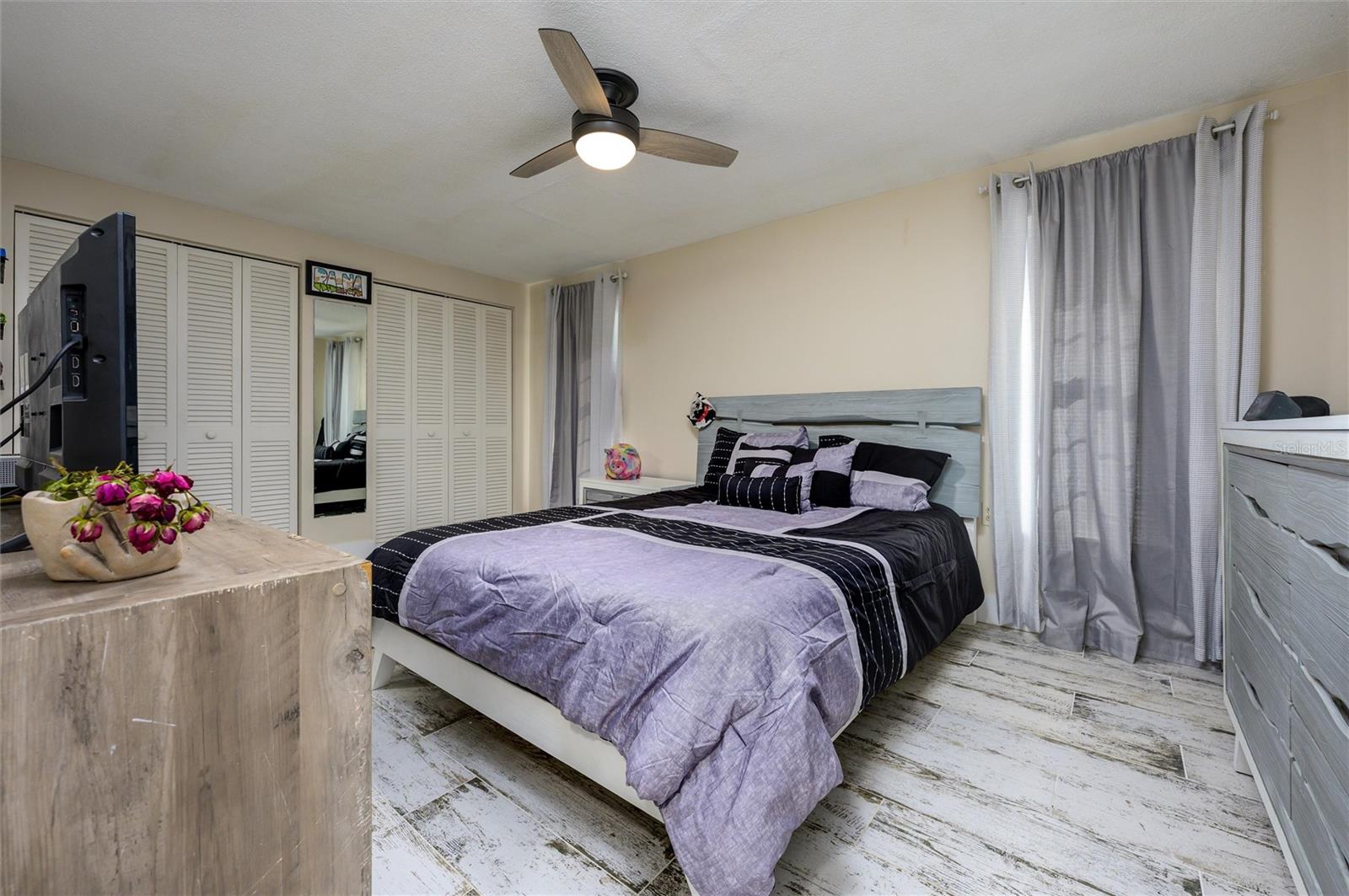 Image 26 of 39 For 1053 Grand Boulevard