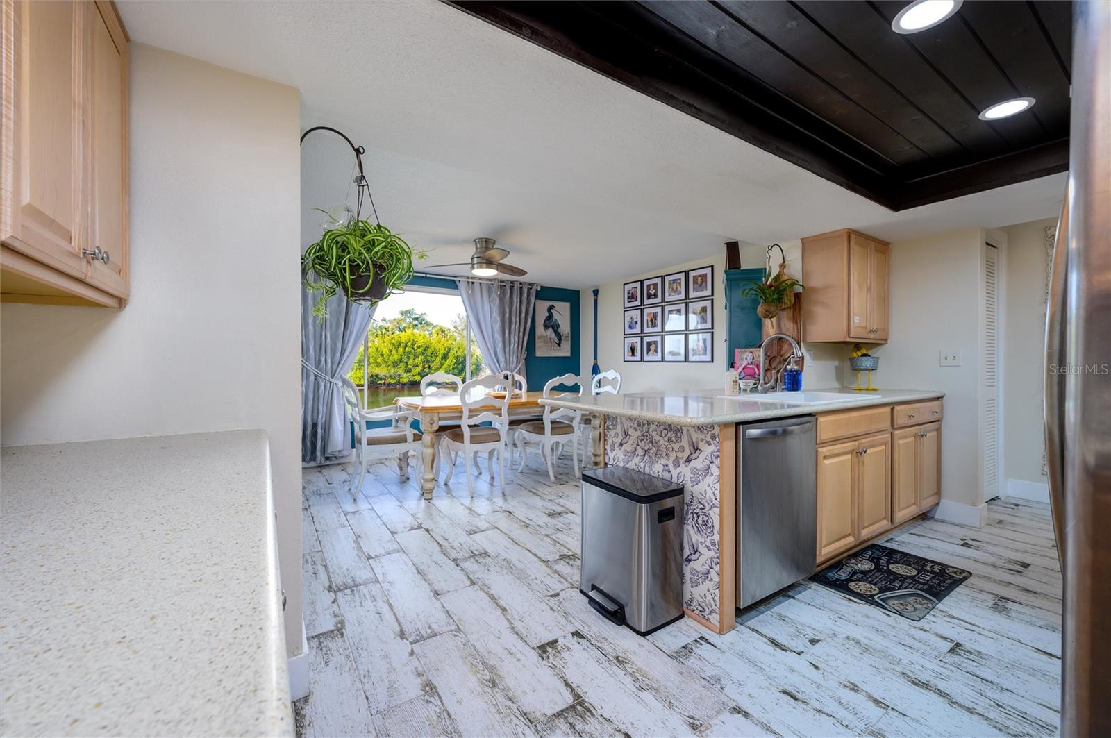 Image 4 of 39 For 1053 Grand Boulevard