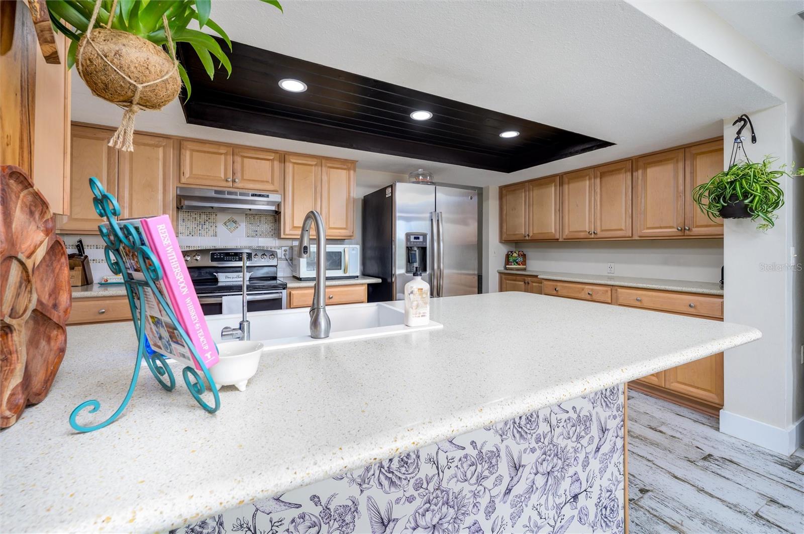 Image 6 of 39 For 1053 Grand Boulevard