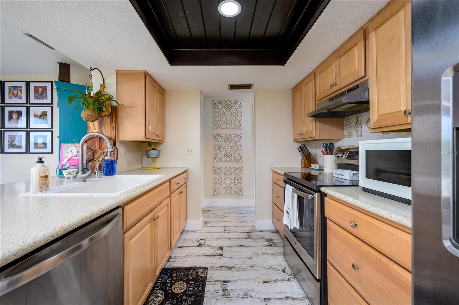 Image 7 of 39 For 1053 Grand Boulevard