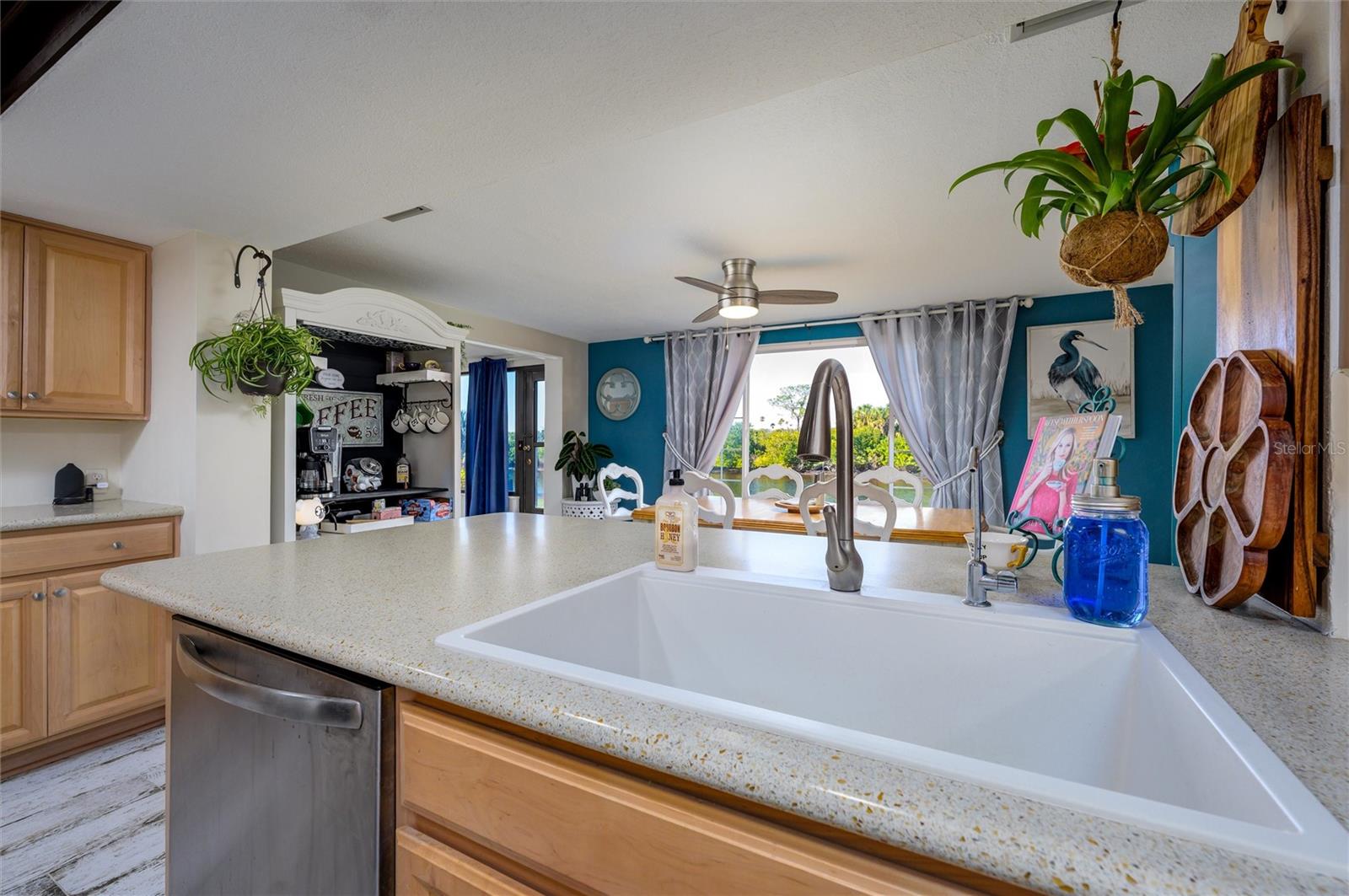 Image 8 of 39 For 1053 Grand Boulevard