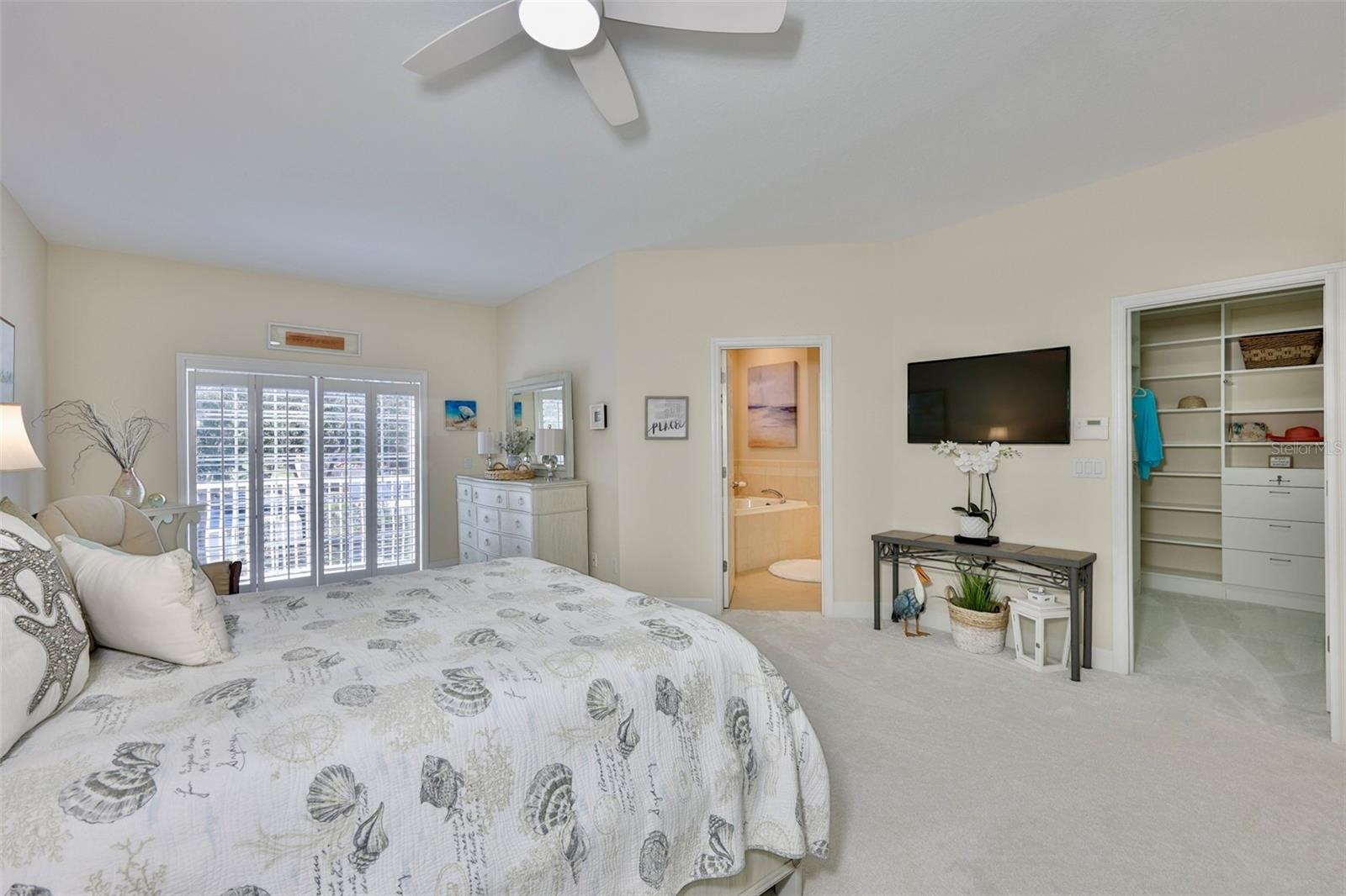 Image 18 of 58 For 6303 Vista Verde Drive E