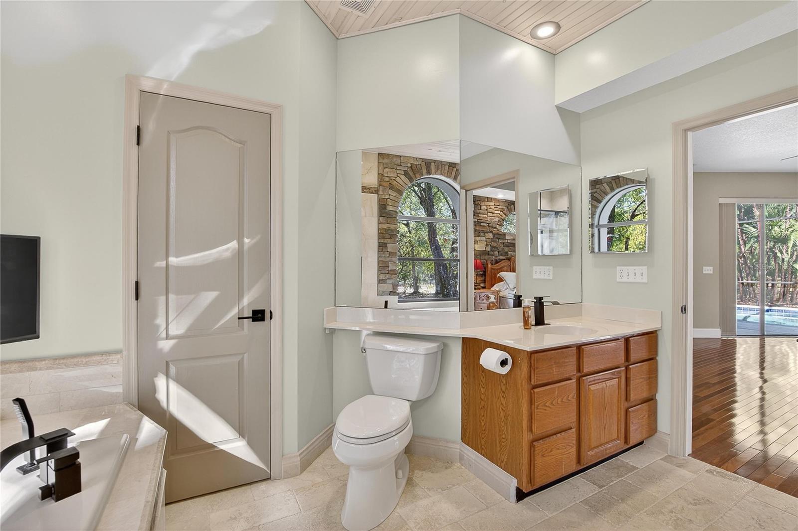 Image 22 of 77 For 8518 Quail Hollow Boulevard