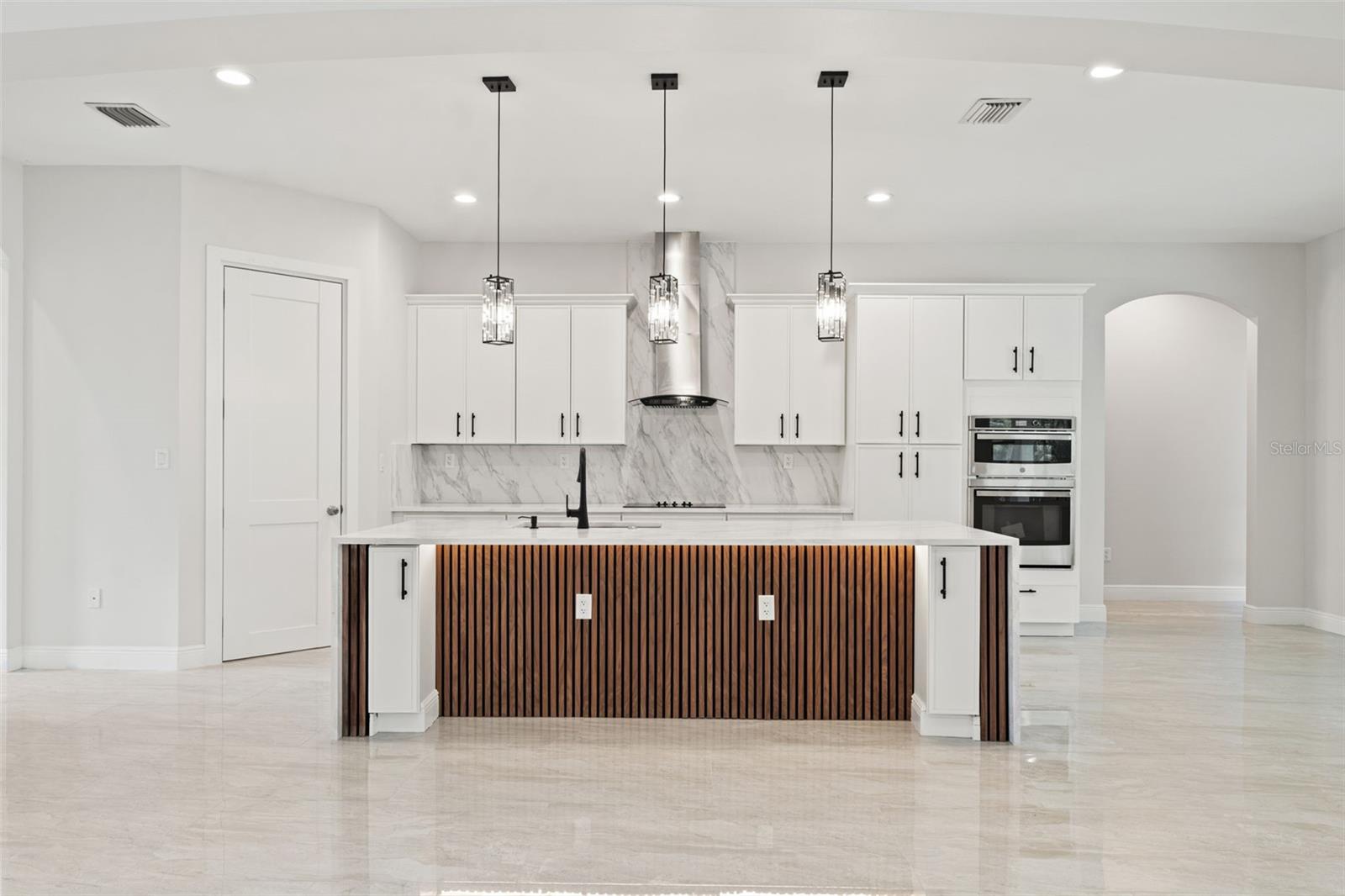 Image 26 of 93 For 10700 Pontofino Circle