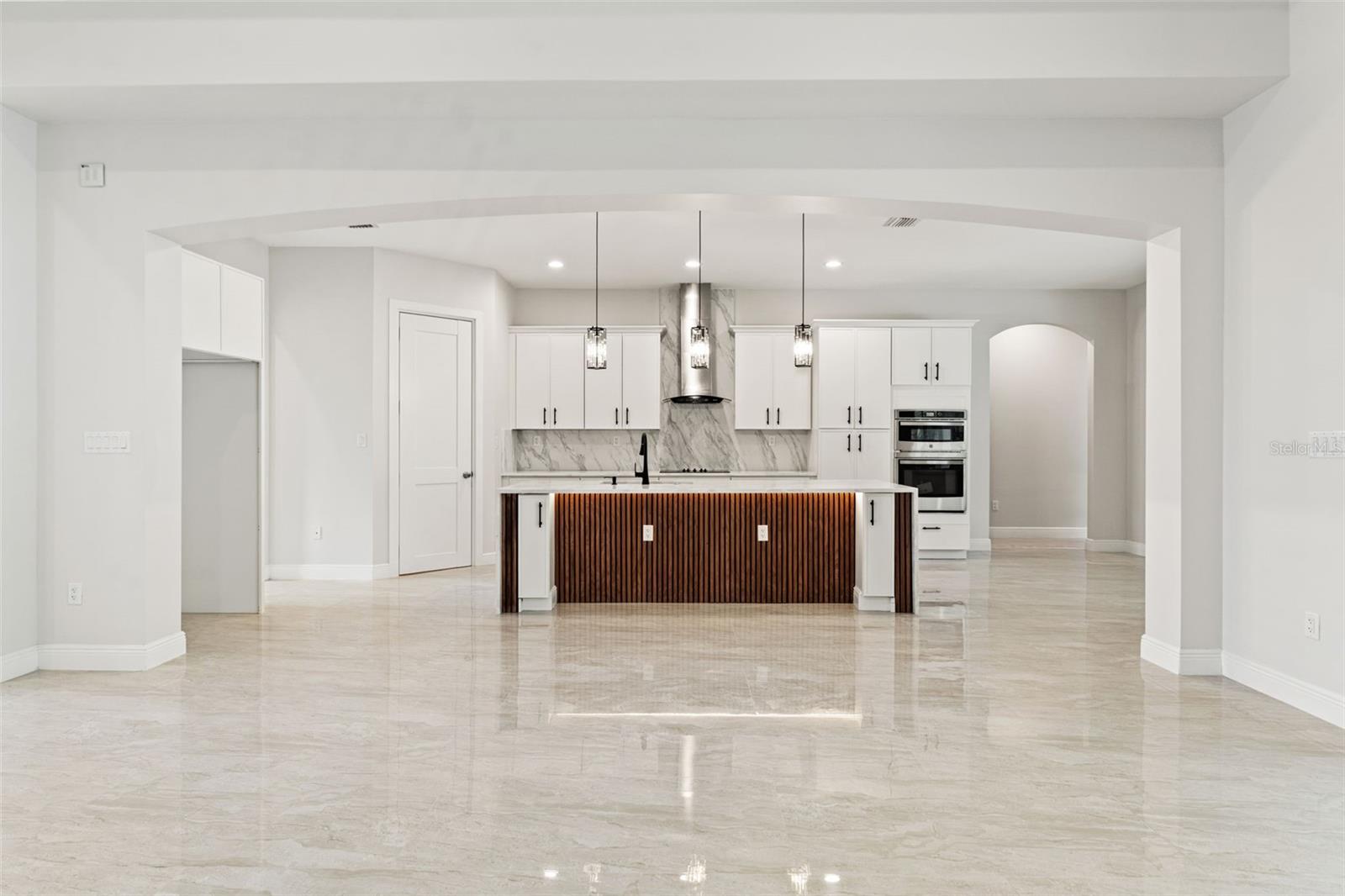 Image 27 of 93 For 10700 Pontofino Circle