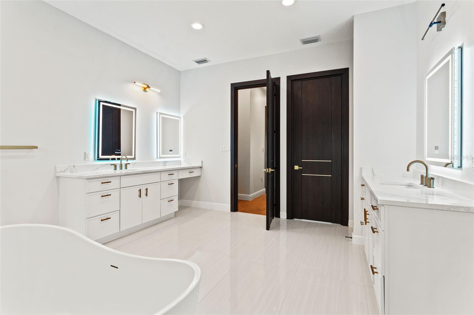 Image 39 of 93 For 10700 Pontofino Circle