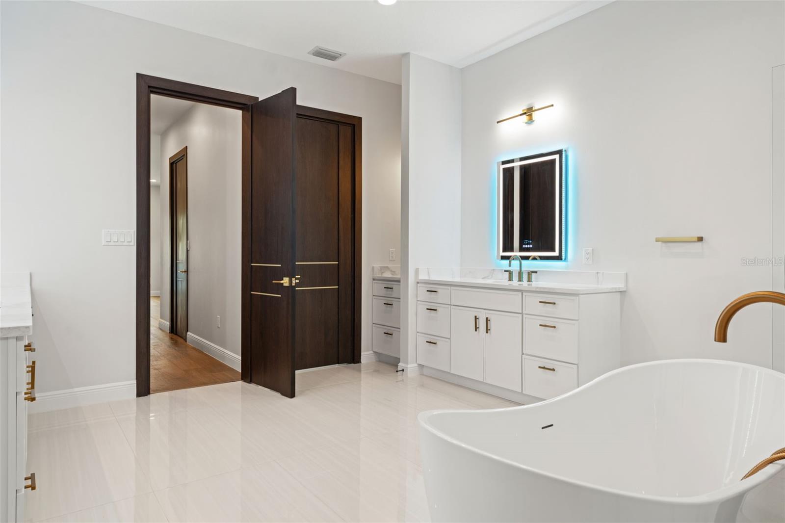 Image 44 of 93 For 10700 Pontofino Circle