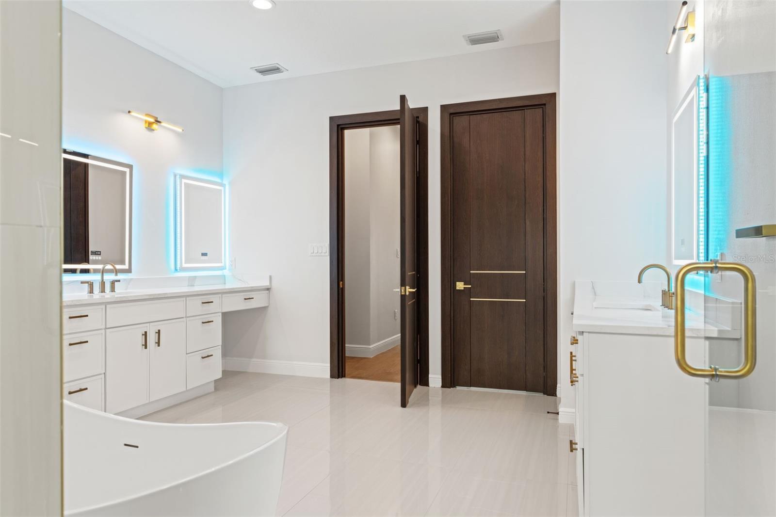 Image 46 of 93 For 10700 Pontofino Circle