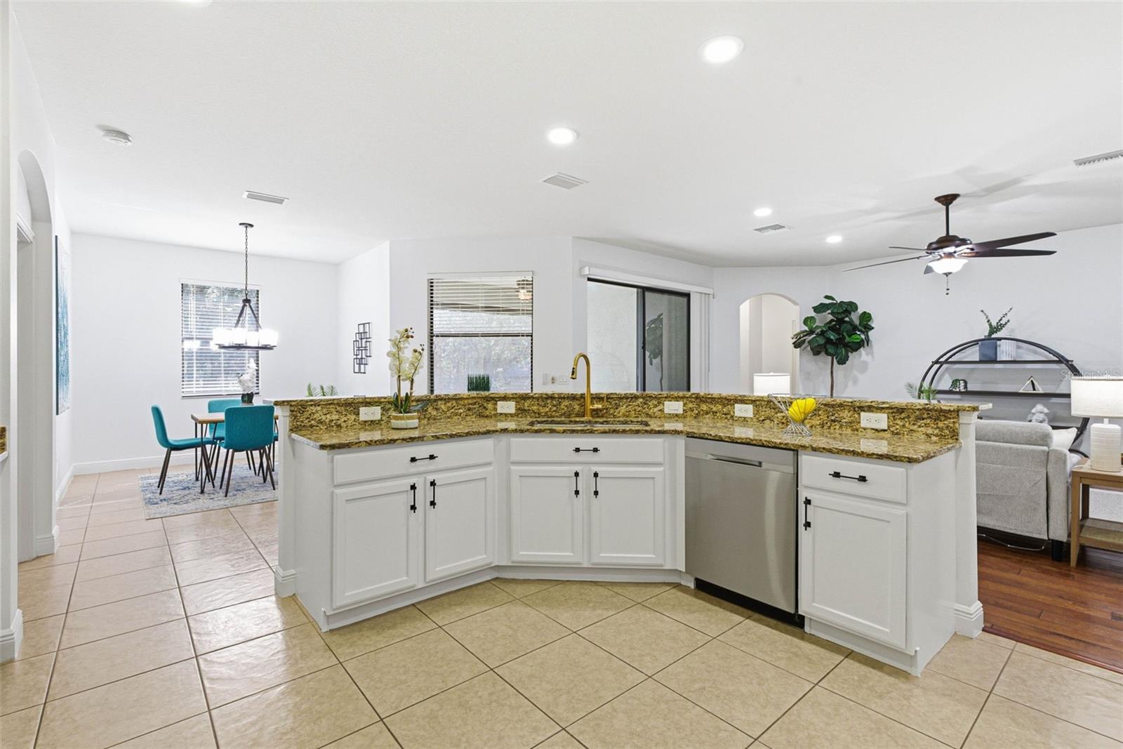 Image 25 of 97 For 7907 Hampton Lake Drive