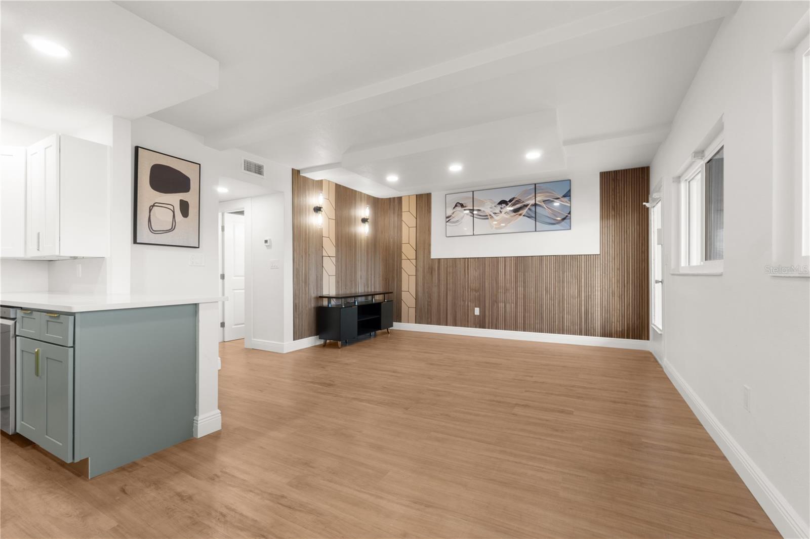 Image 19 of 25 For 3675 Gulf Boulevard 1