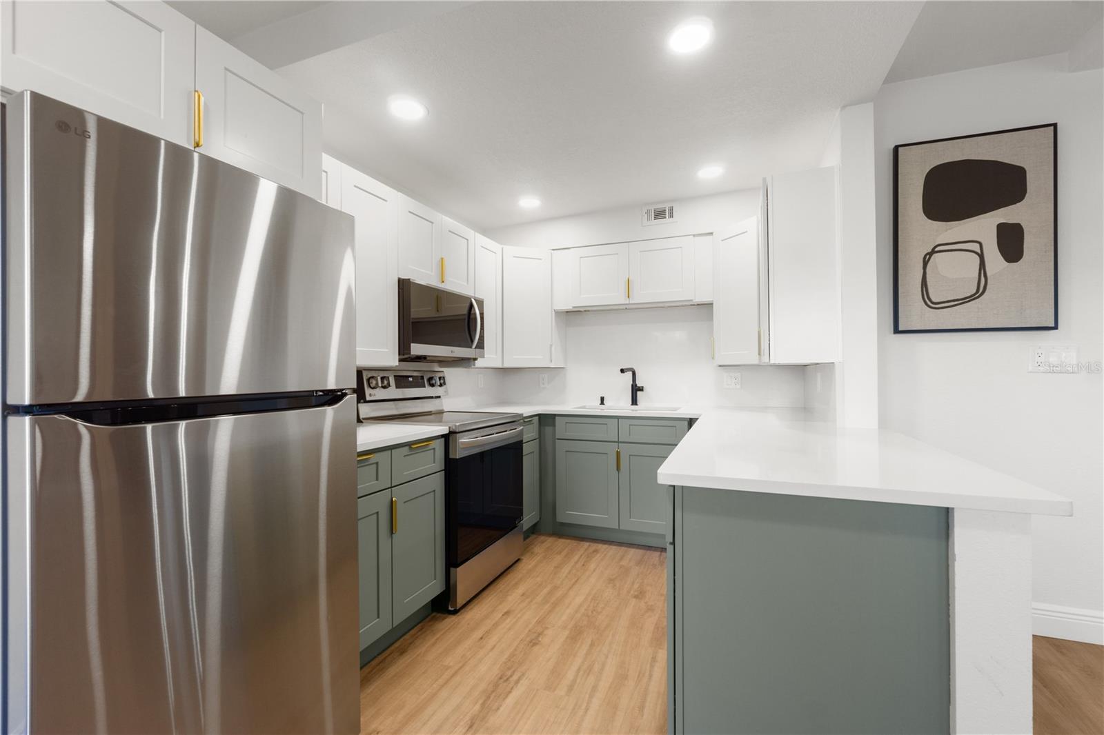 Image 20 of 25 For 3675 Gulf Boulevard 1