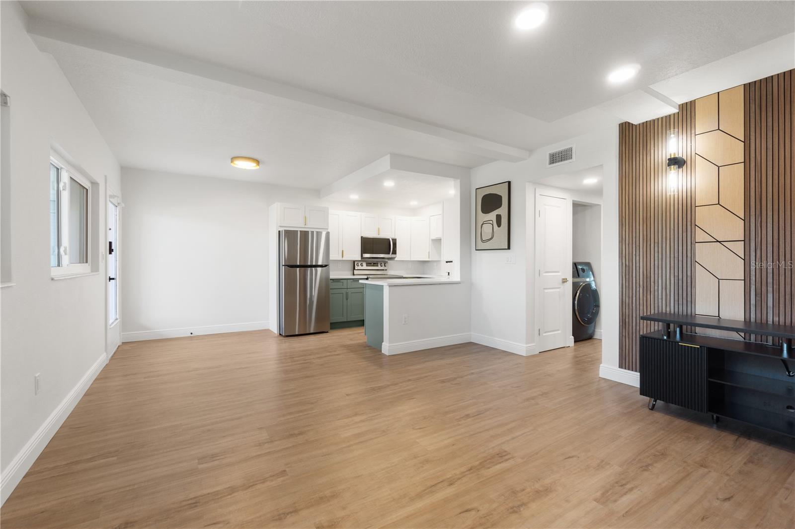 Image 23 of 25 For 3675 Gulf Boulevard 1