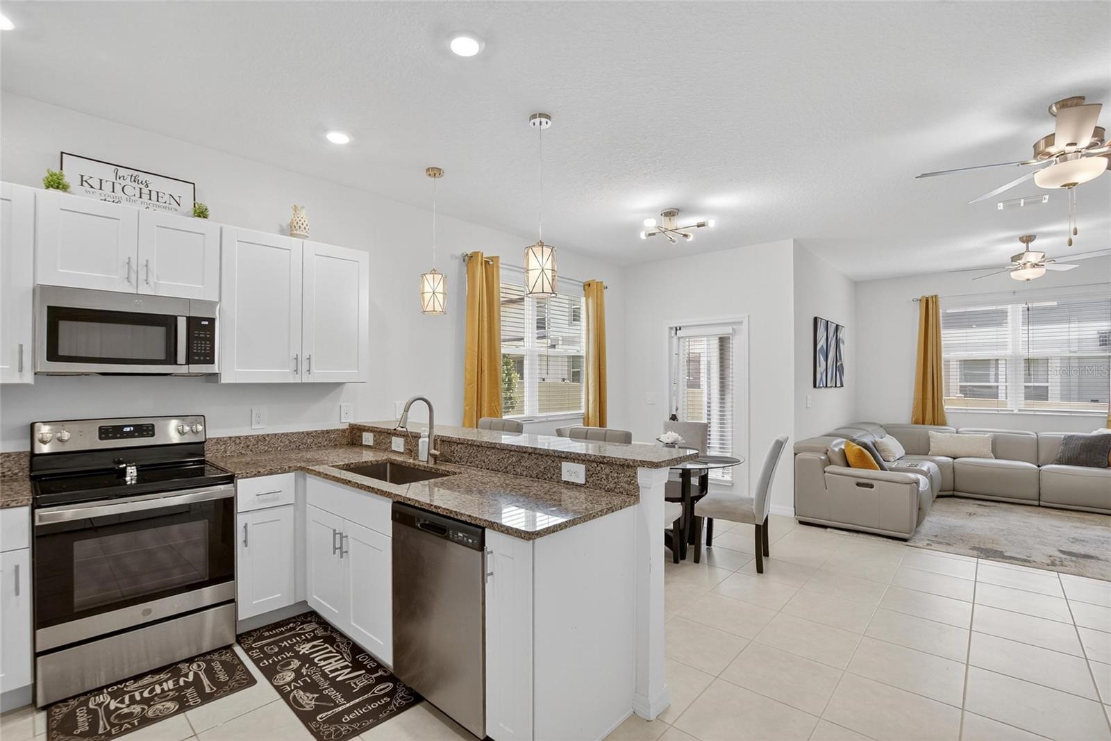 Image 11 of 35 For 10317 Trumpet Honeysuckle Way