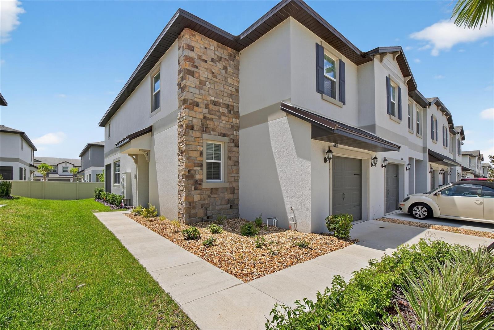 Image 31 of 35 For 10317 Trumpet Honeysuckle Way