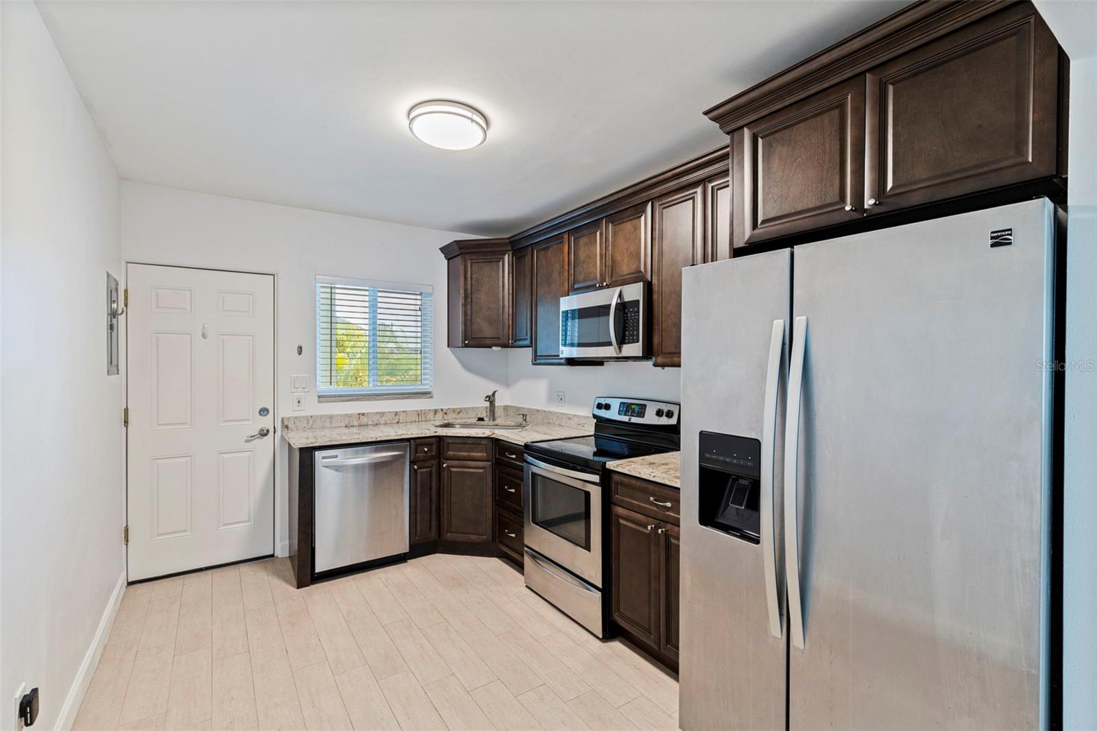 Image 7 of 23 For 410 12th Avenue Ne 10