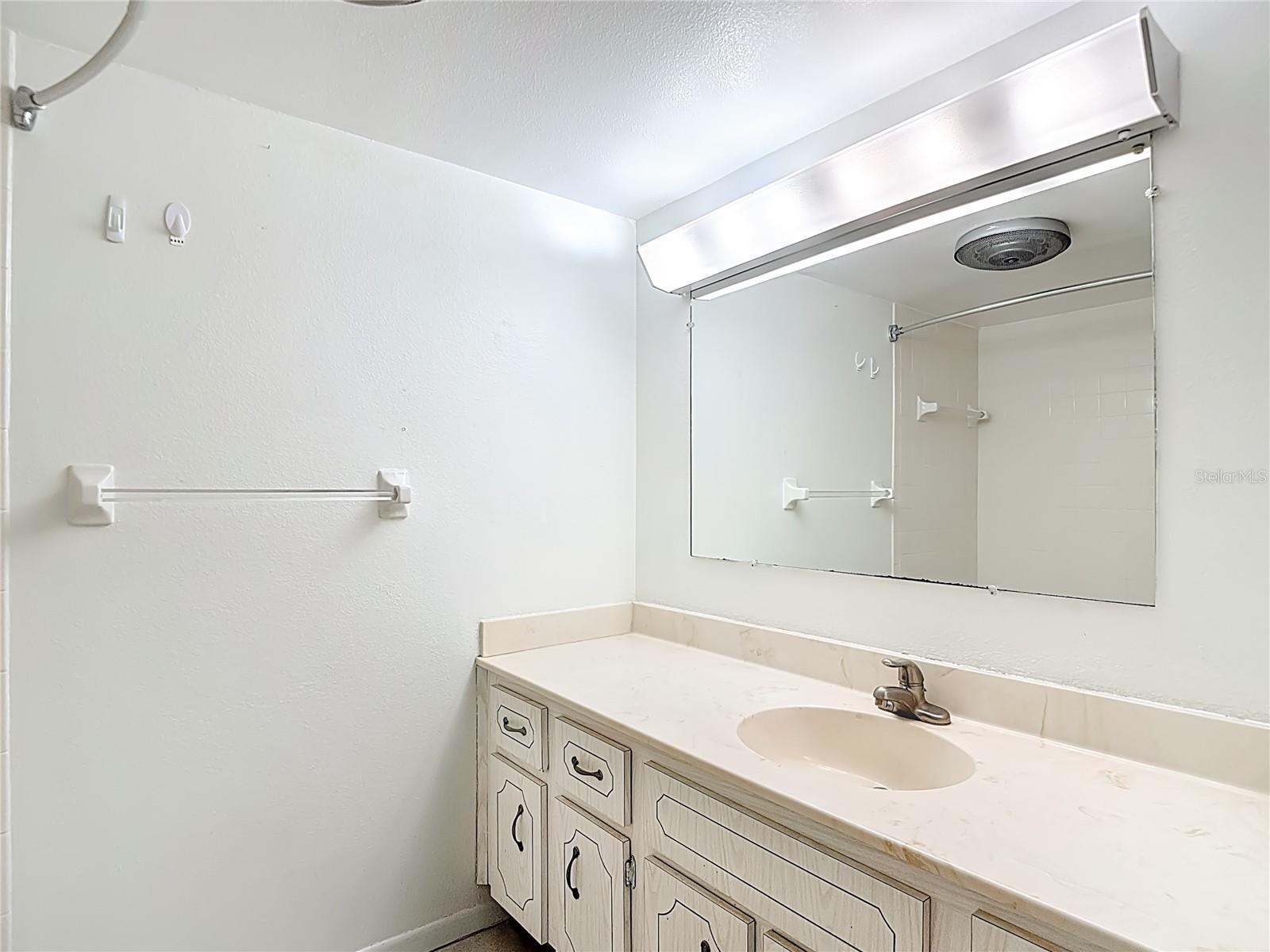 Image 11 of 14 For 831 Maple Court 109