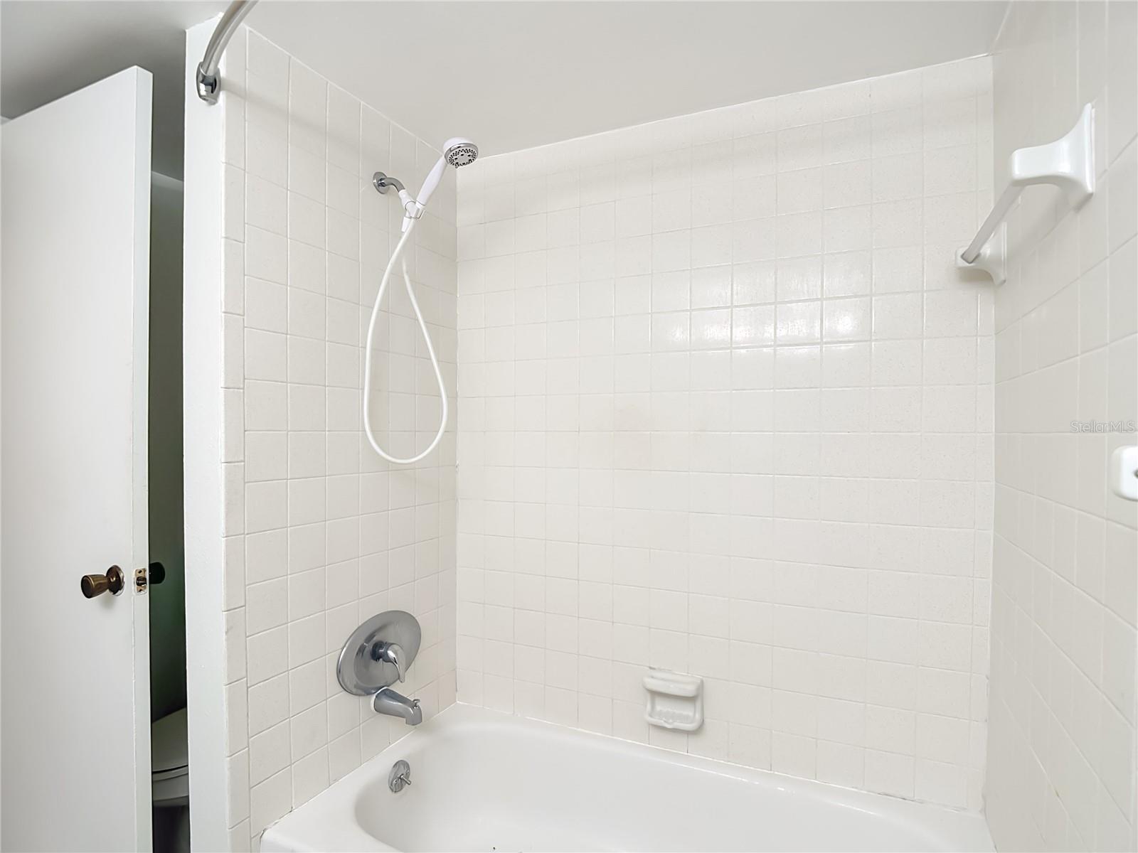 Image 12 of 14 For 831 Maple Court 109