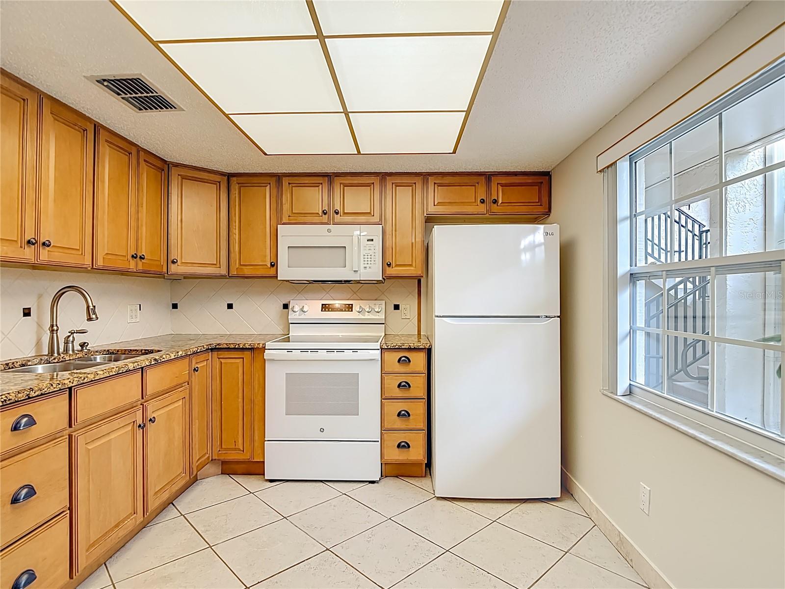 Image 4 of 14 For 831 Maple Court 109