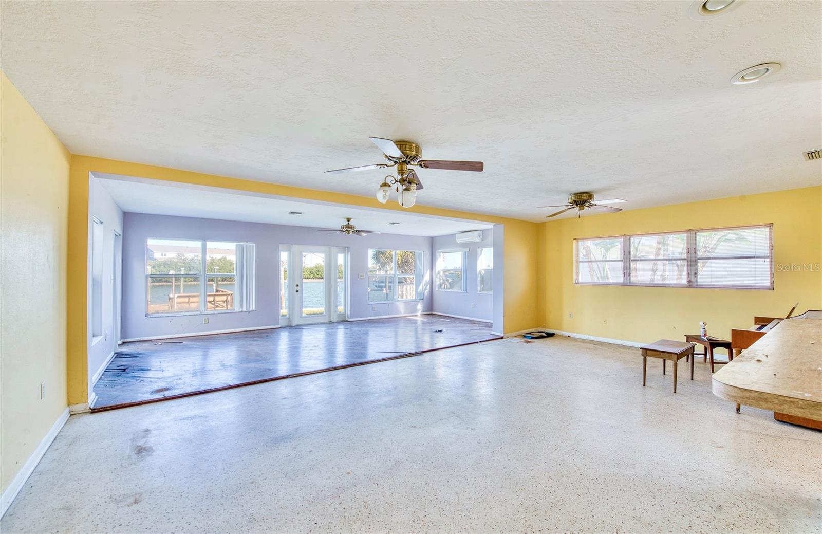 Image 17 of 23 For 322 La Hacienda Drive