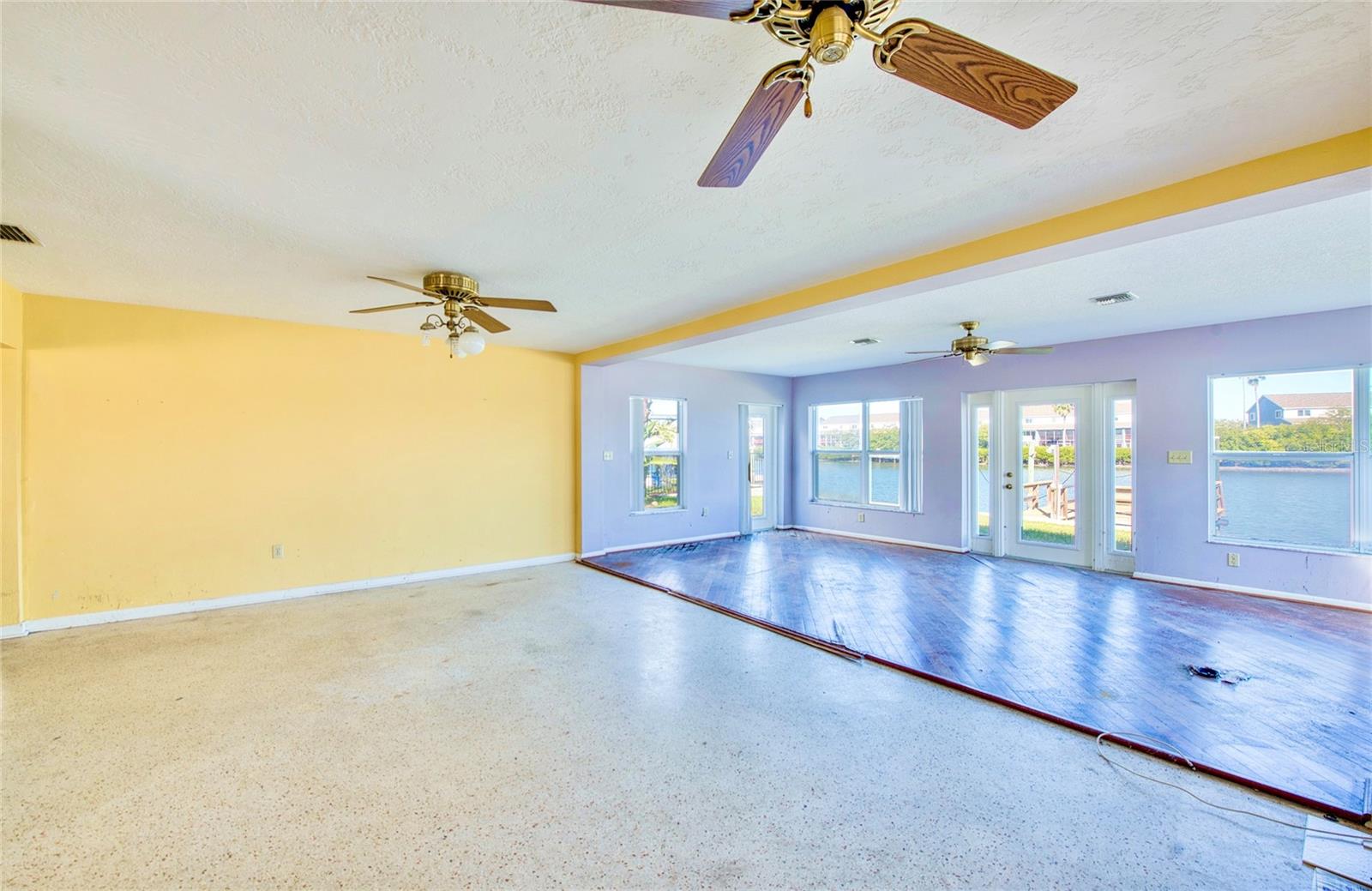 Image 18 of 23 For 322 La Hacienda Drive