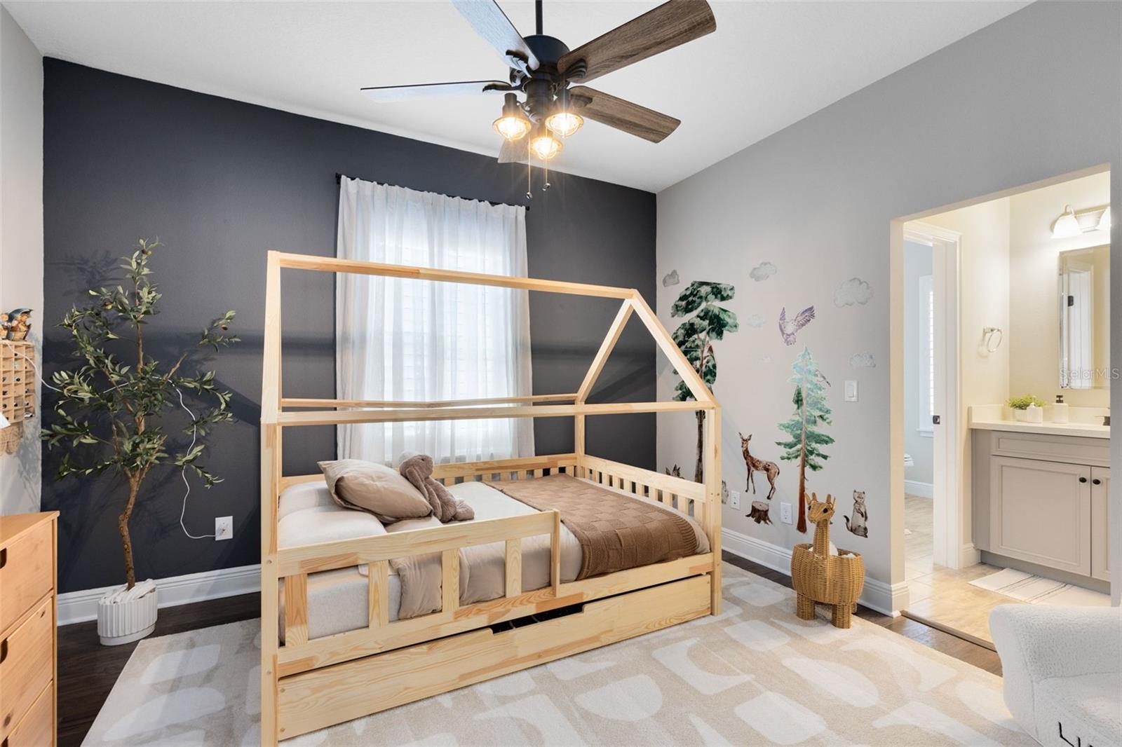 Image 18 of 54 For 9374 Reymont Street