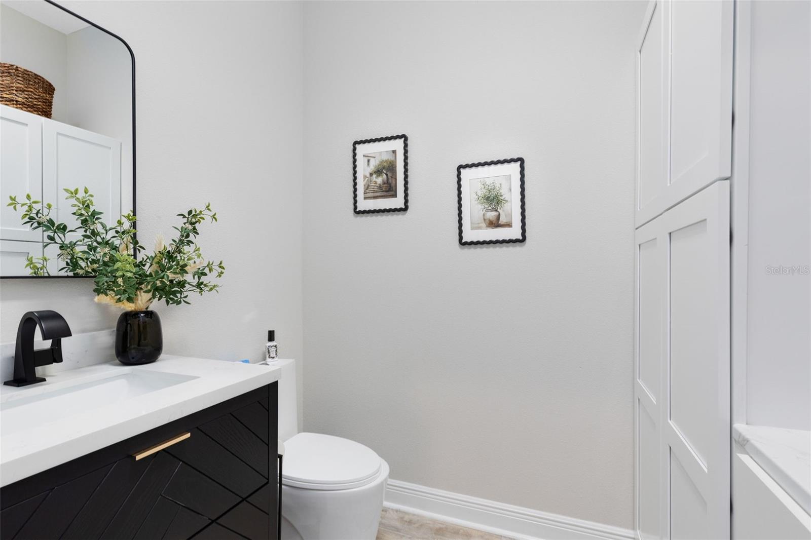 Image 29 of 54 For 9374 Reymont Street