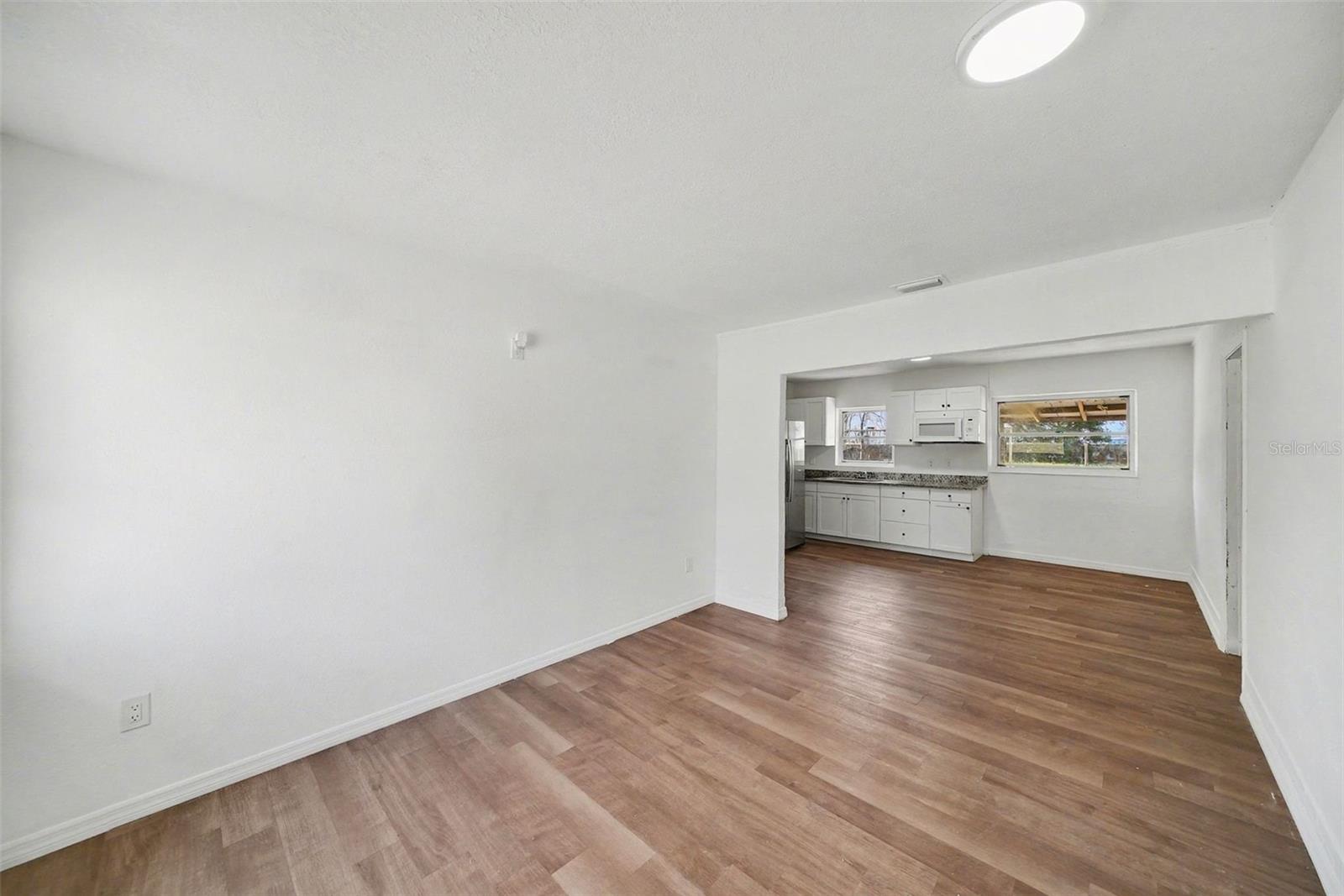 Image 11 of 39 For 5016 Garden Lane