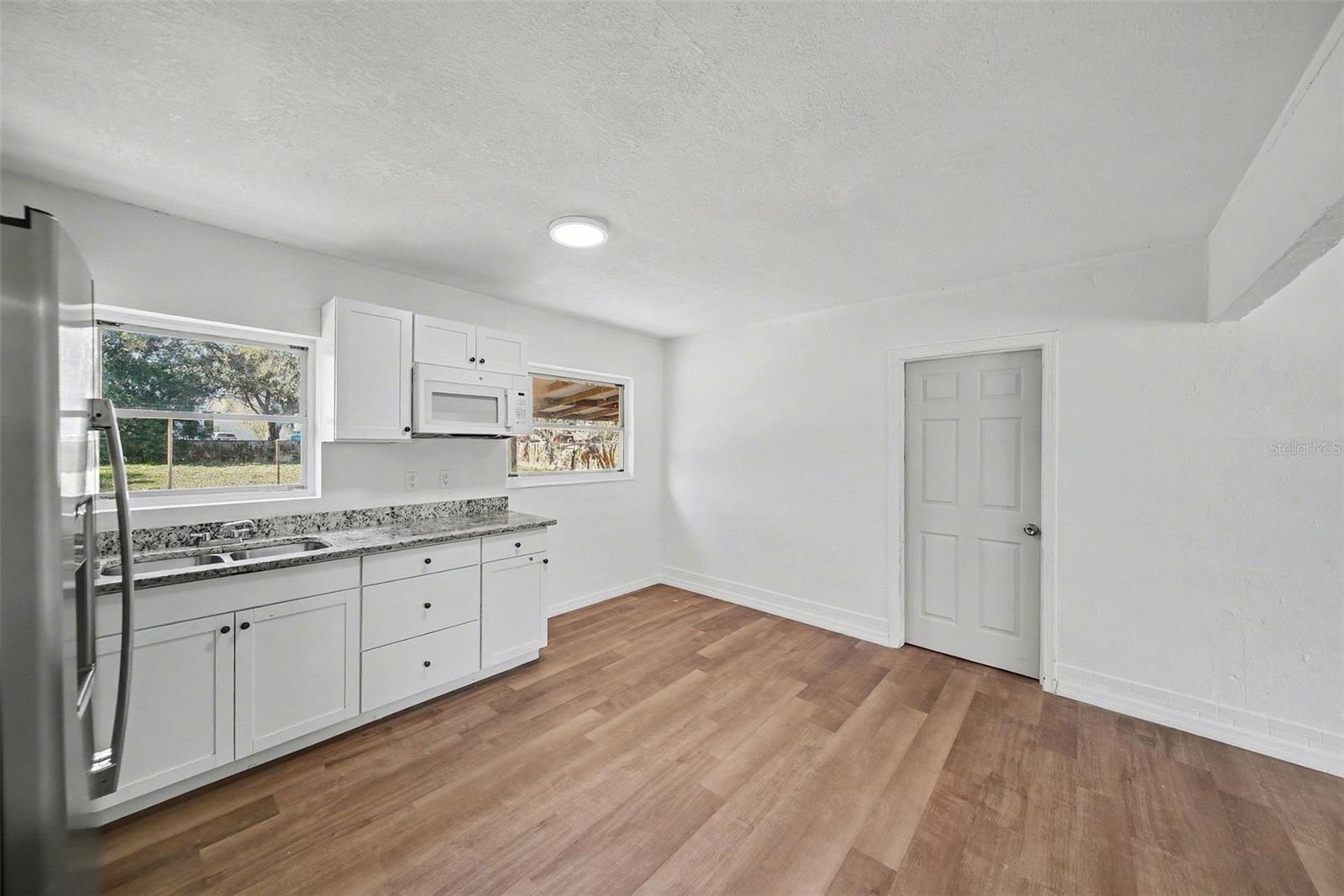 Image 12 of 39 For 5016 Garden Lane