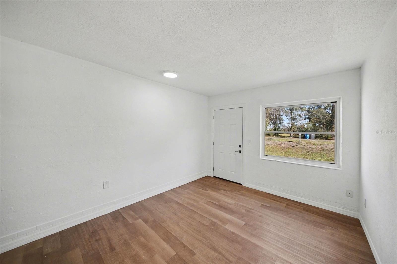 Image 8 of 39 For 5016 Garden Lane