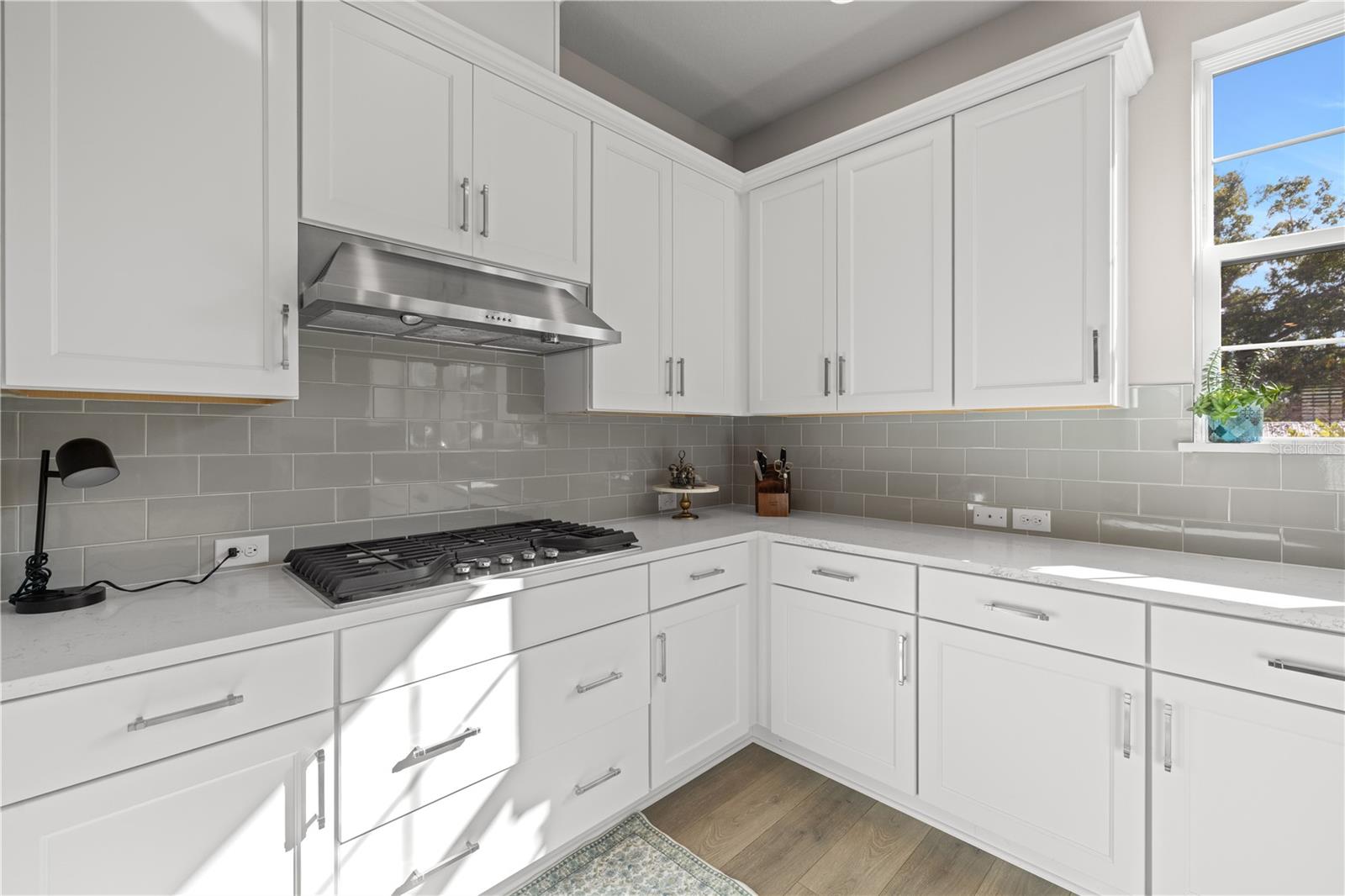 Image 12 of 35 For 2112 Azeele Street