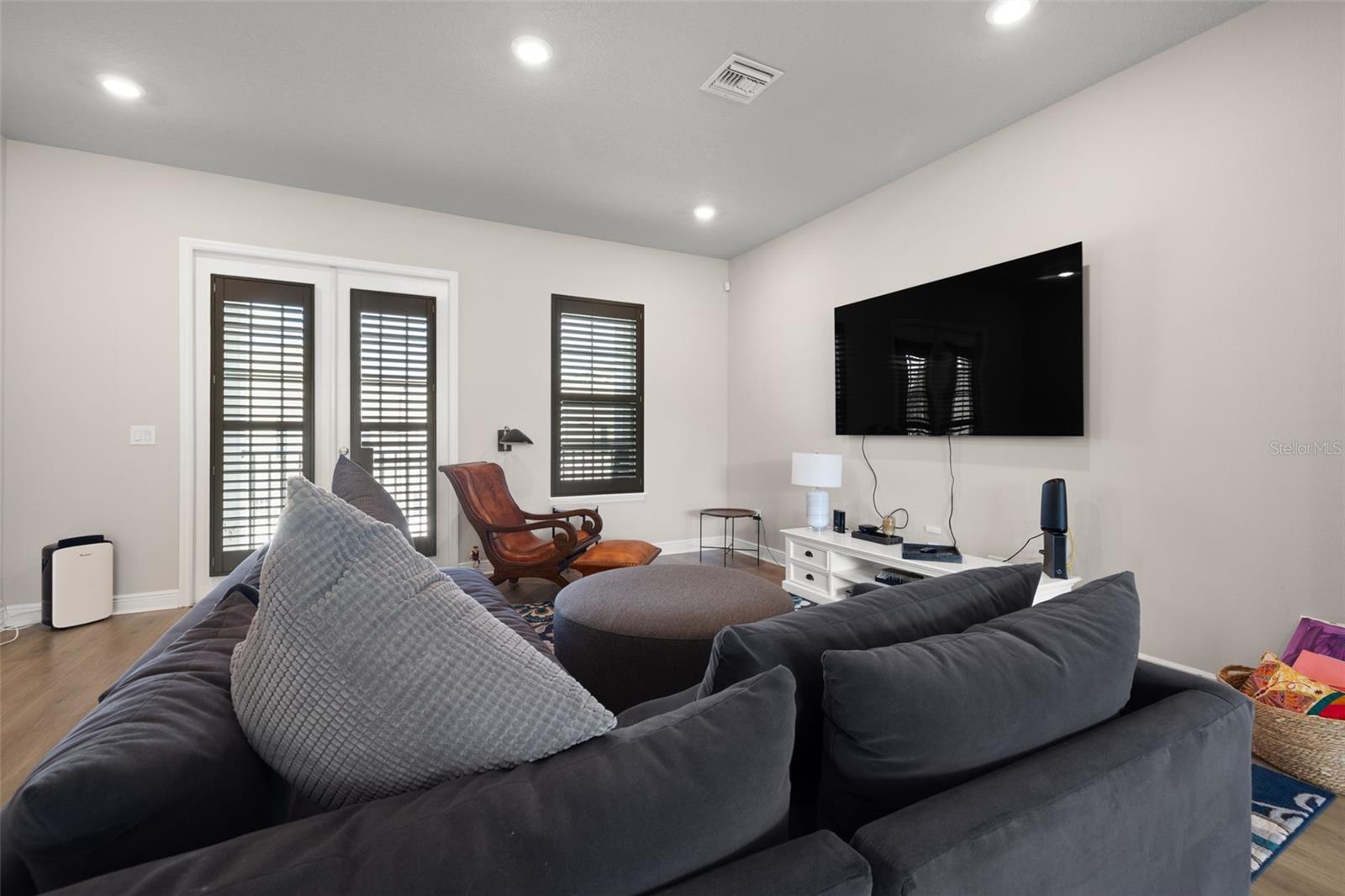 Image 16 of 35 For 2112 Azeele Street