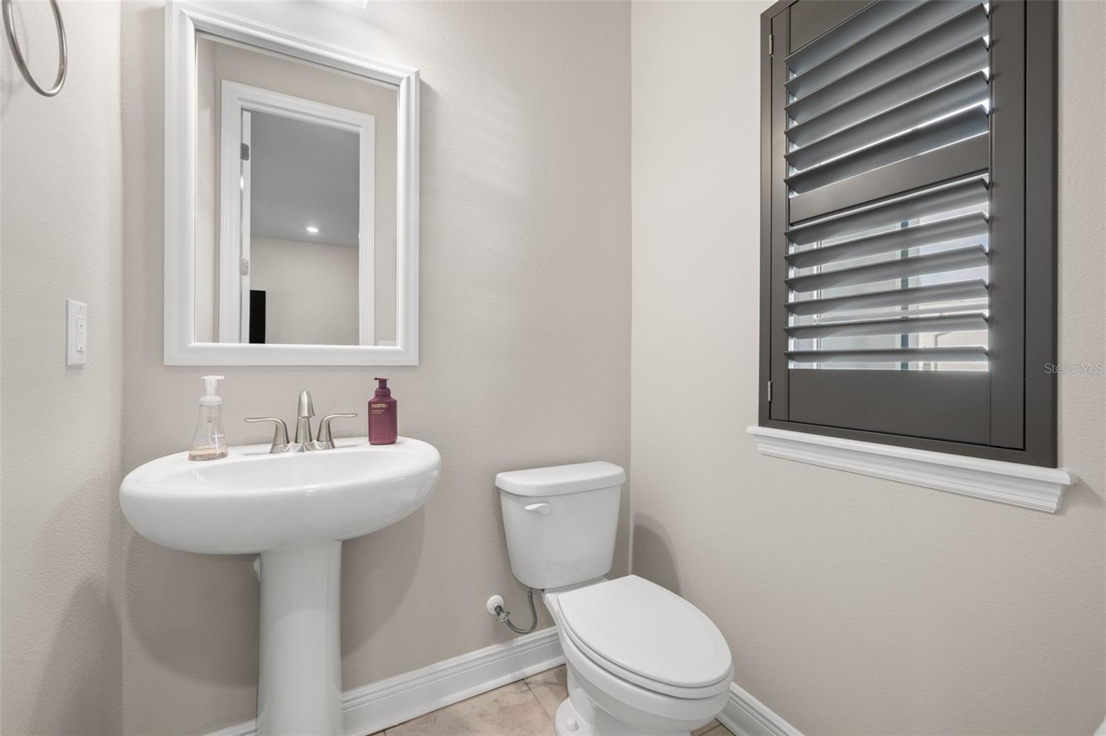 Image 20 of 35 For 2112 Azeele Street