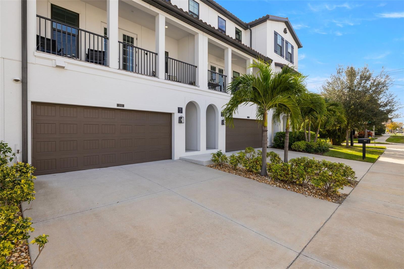 Image 3 of 35 For 2112 Azeele Street