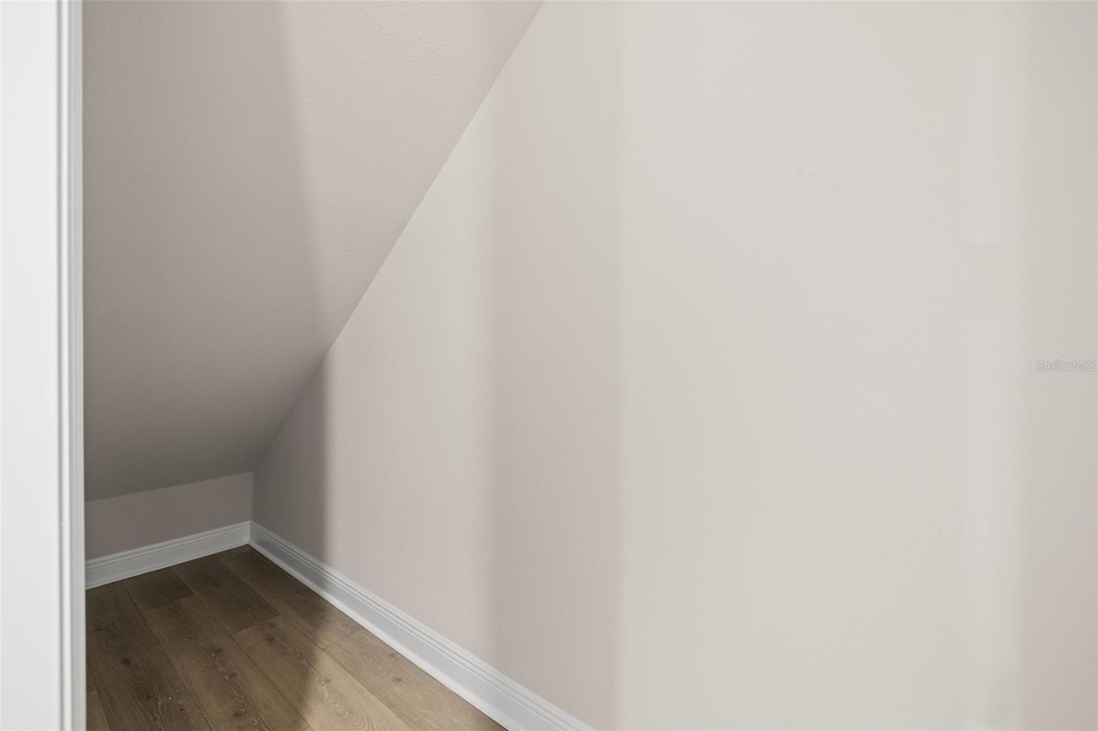 Image 8 of 35 For 2112 Azeele Street