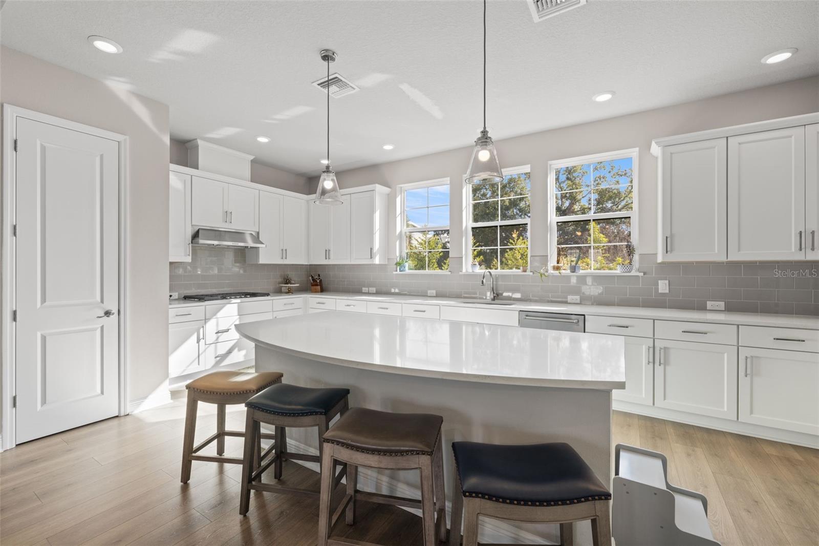 Image 9 of 35 For 2112 Azeele Street