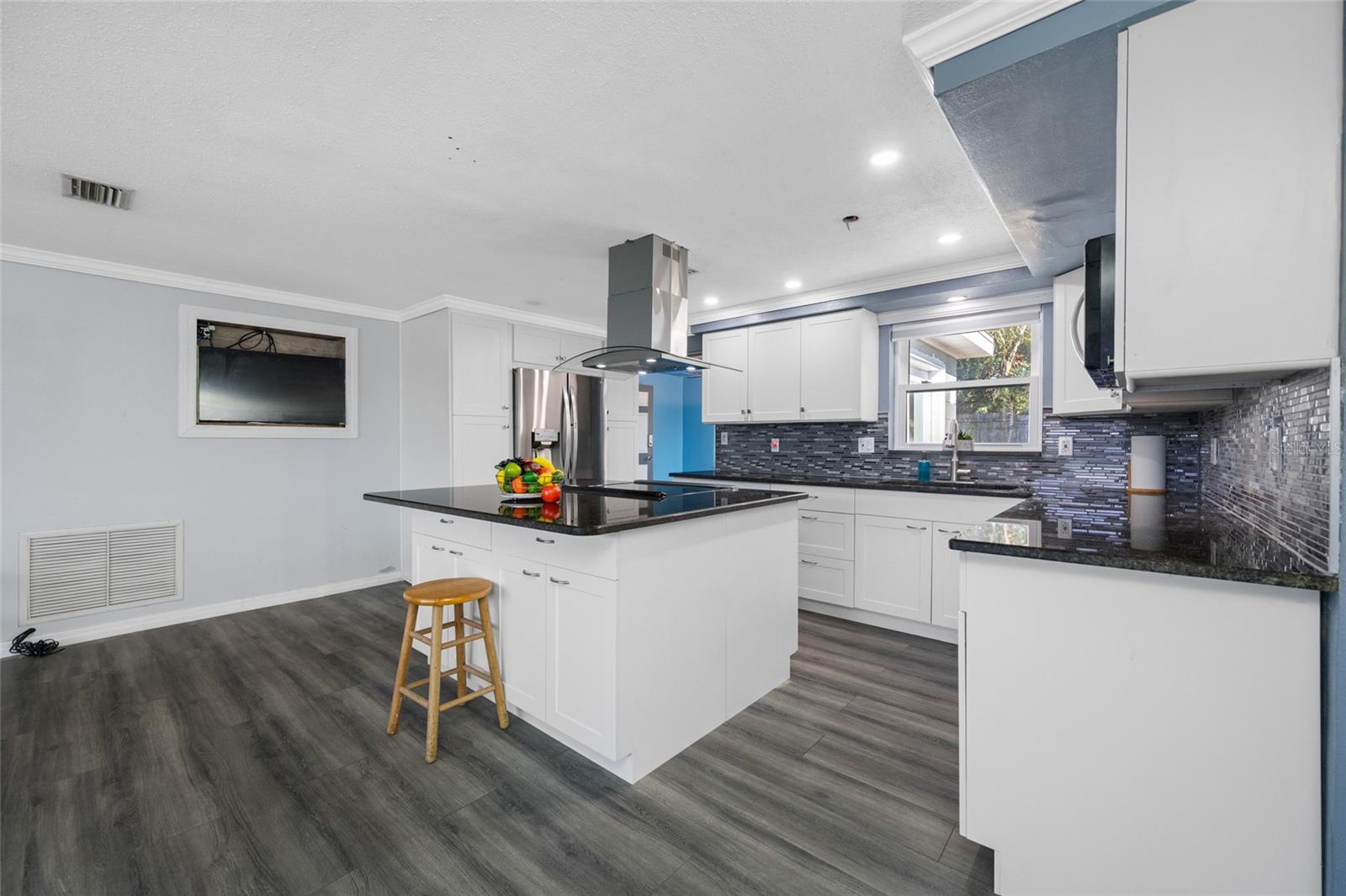 Image 25 of 61 For 3412 Peterborough Street