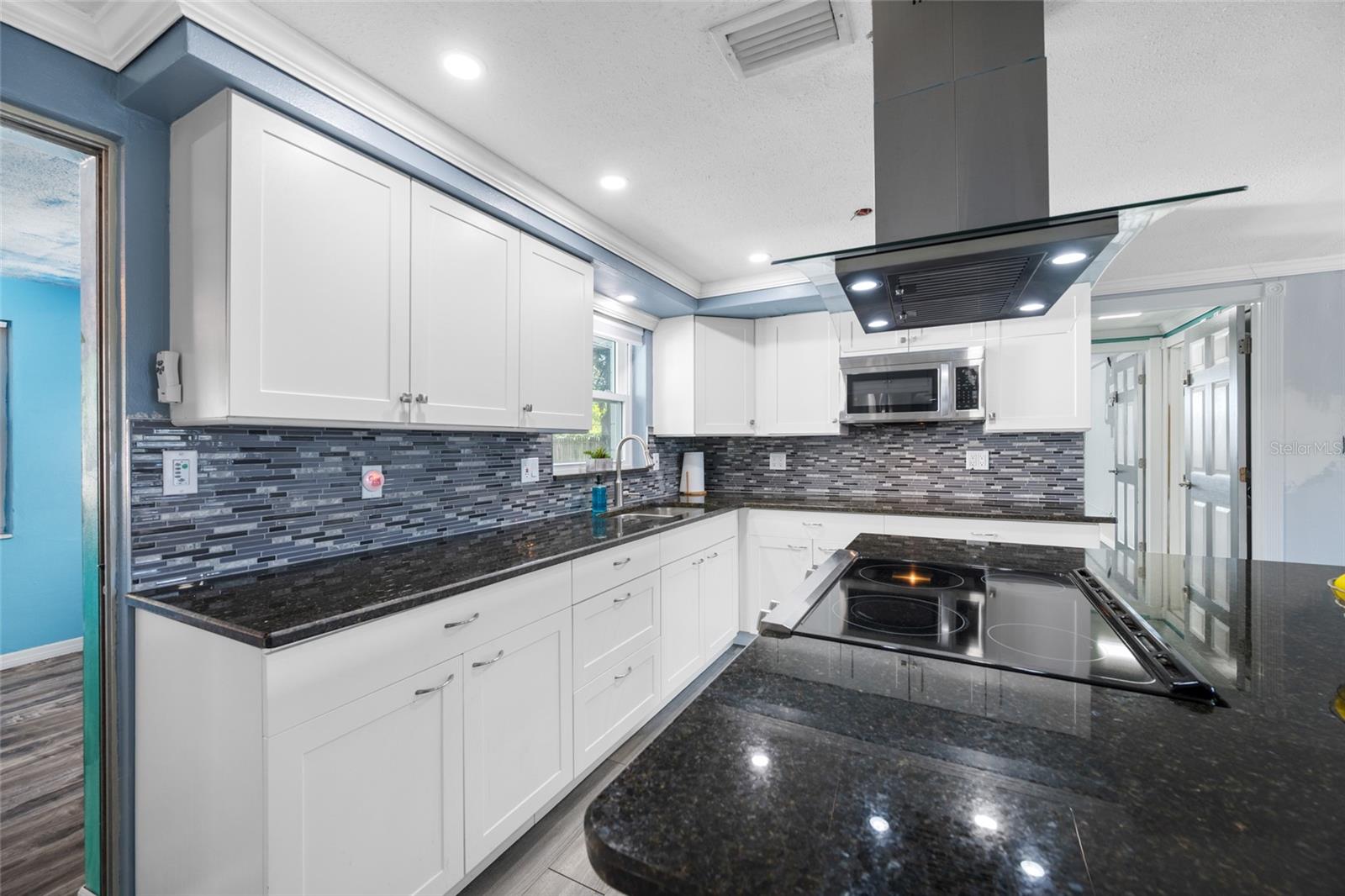 Image 28 of 61 For 3412 Peterborough Street