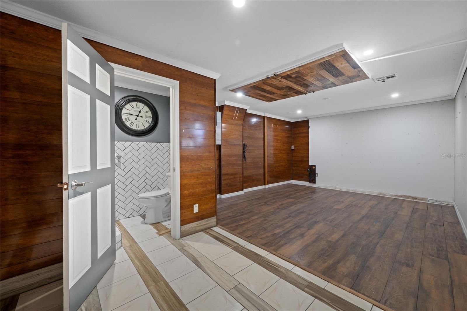 Image 47 of 61 For 3412 Peterborough Street