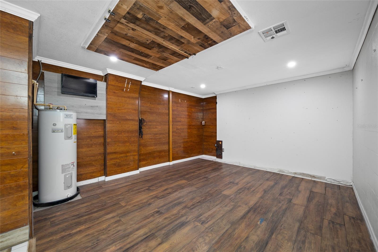 Image 49 of 61 For 3412 Peterborough Street