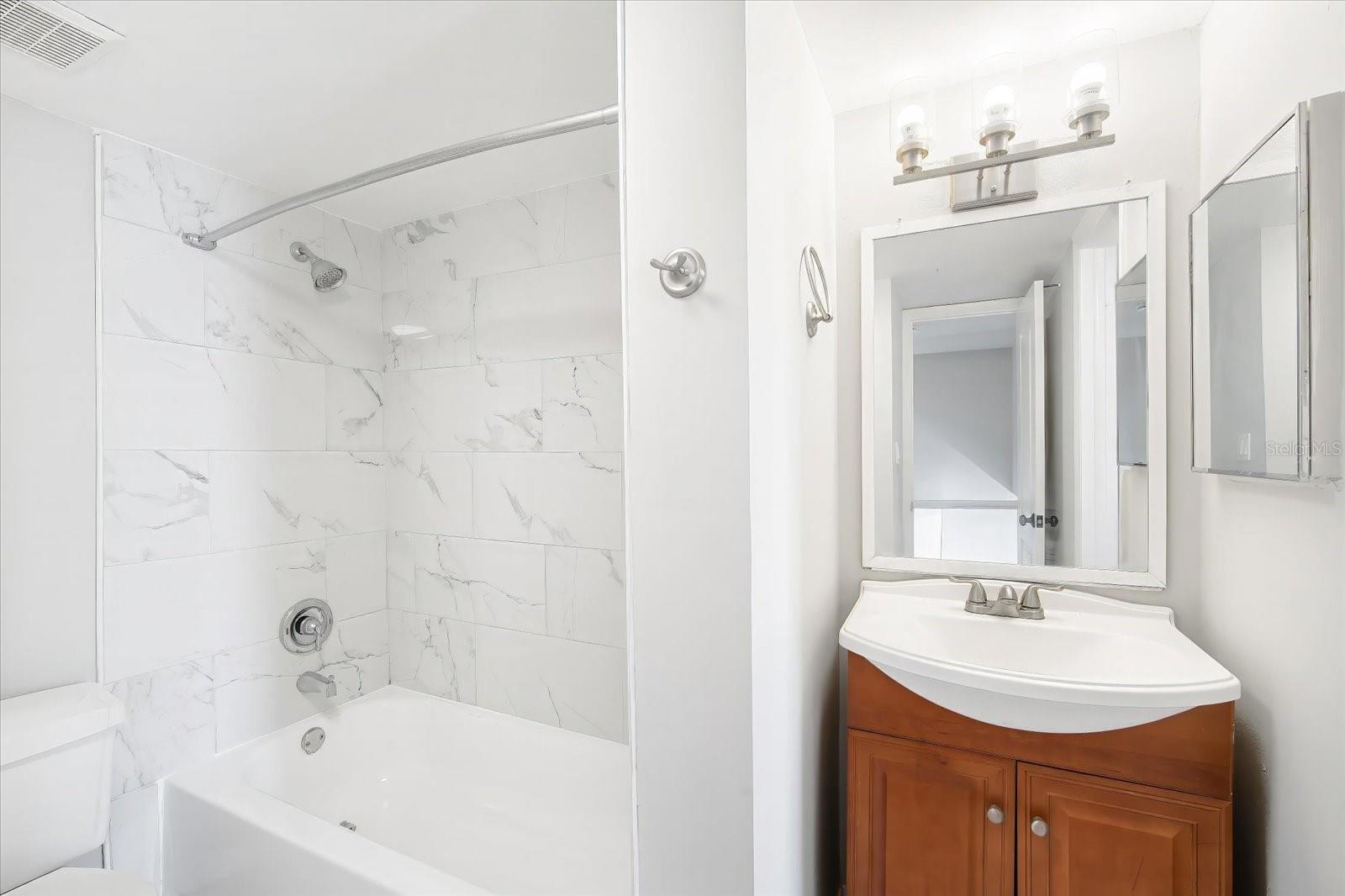 Image 18 of 34 For 811 Russell Lane 309