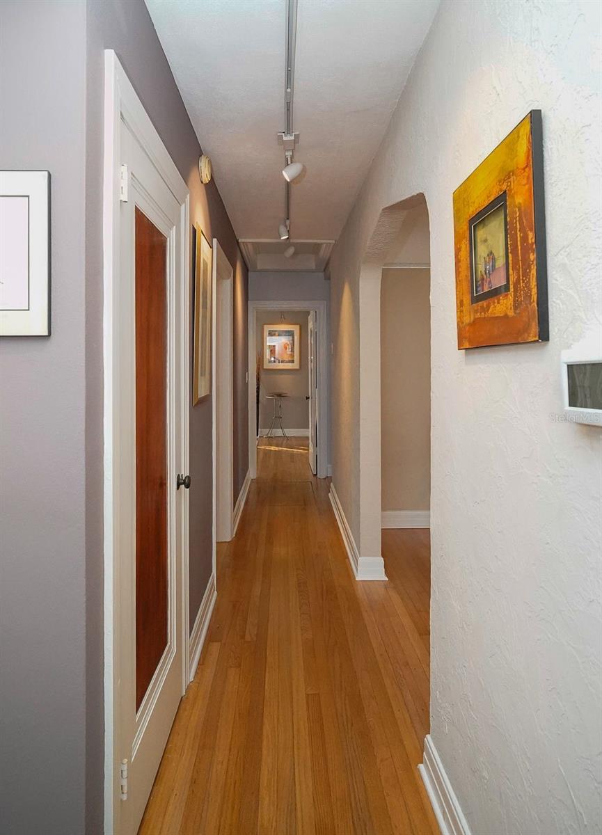 Image 13 of 48 For 115 21st Avenue Ne