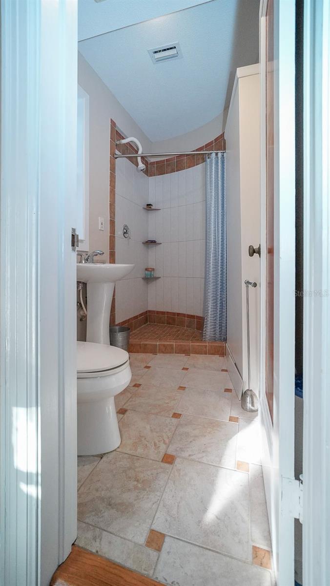 Image 16 of 48 For 115 21st Avenue Ne